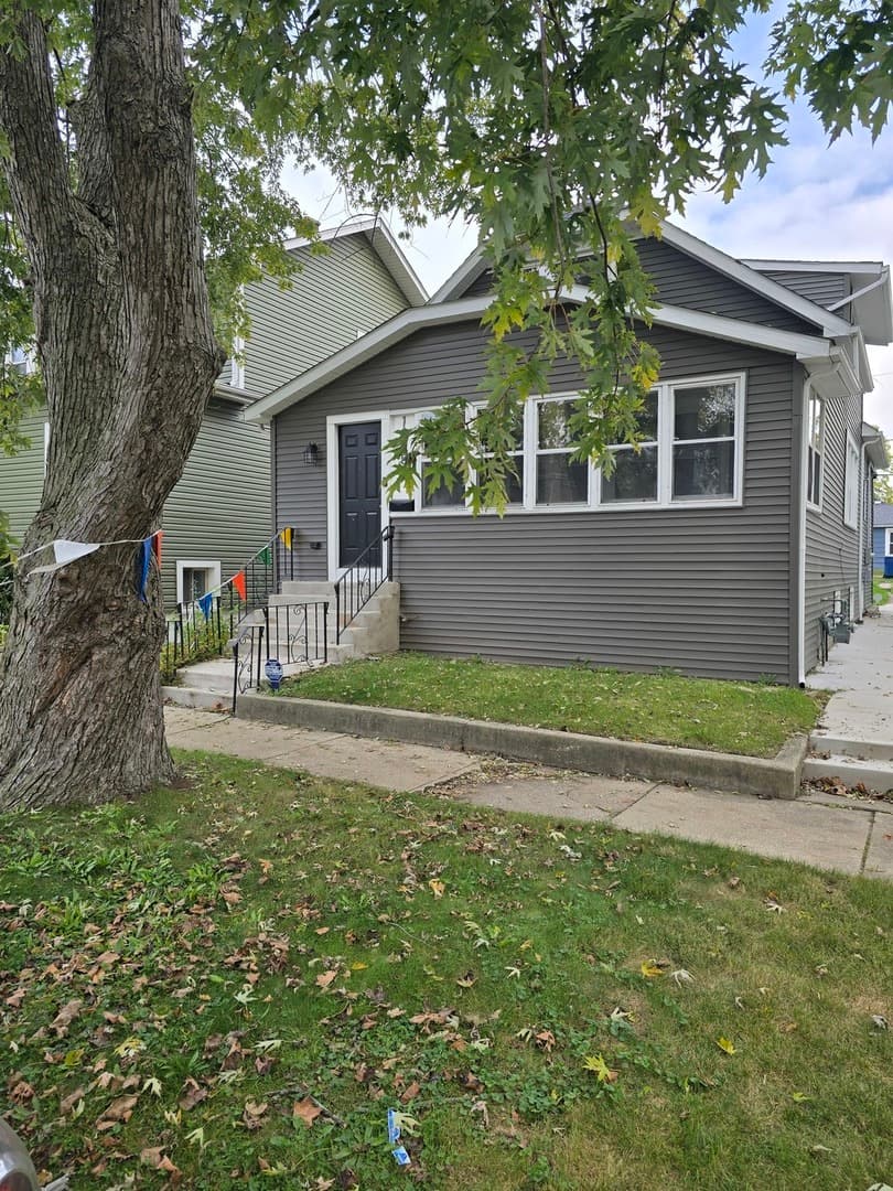 12759 Clinton Avenue, Blue Island IL